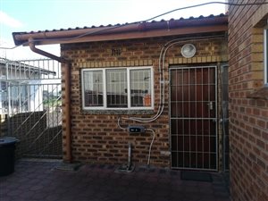 1 Bedroom Garden Cottage in Risecliff