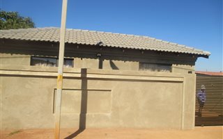 2 Bedroom House in Bram Fisherville