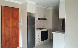 2 Bedroom Garden Cottage in Croydon