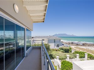4 Bed House in Bloubergstrand