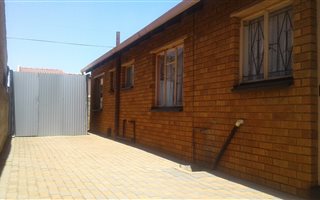 3 Bedroom House in Katlehong