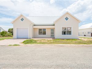 3 Bedroom House in Stilbaai