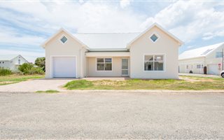 3 Bedroom House in Stilbaai