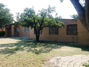 8.8 ha Farm in Bultfontein