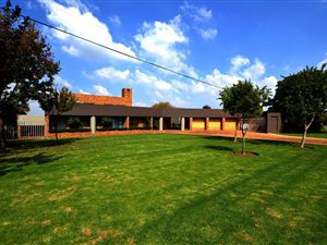 4 Bed House in Three Rivers East