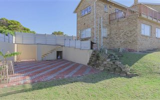 4 Bedroom House in Paradise Beach