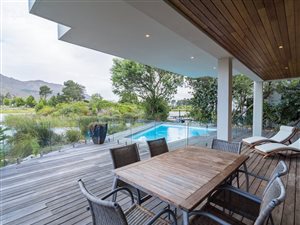 4 Bed House in Pearl Valley