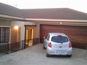 3 Bed House in Golden Acres Estate