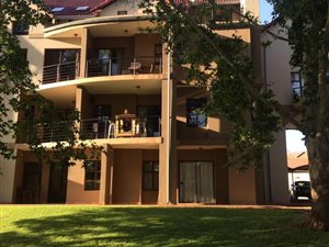 2 Bed Townhouse in Zwartkop Golf Estate