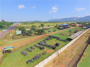 160 m² Commercial space in Kameeldrift West