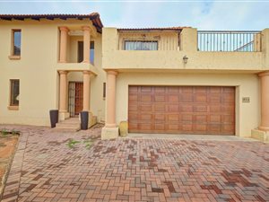 3 Bed Duplex in Country View
