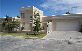 3 Bedroom House in Blouberg Sands