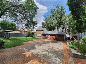 5 Bed House in Oaklands