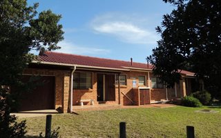 4 Bedroom House in Bettys Bay