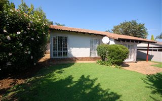 2 Bedroom House in Allens Nek