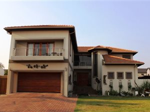 5 Bed House in Amberfield Valley