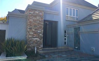 4 Bedroom Cluster in Dunkeld West