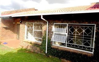 3 Bedroom Simplex in Monument Park