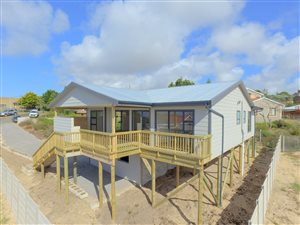 3 Bed House in Dana Bay