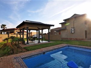 4 Bed Townhouse in Three Rivers