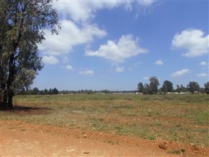 1983 m² Land available in Highbury