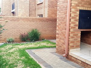 2 Bed Townhouse in Hazeldean (Silverlakes Surroundings)