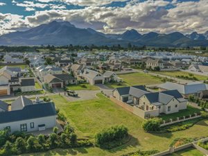 660 m² Land available in Kraaibosch
