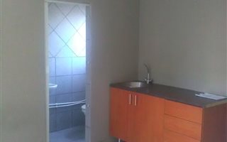 Bachelor apartment in Sydenham
