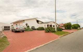 5 Bedroom House in Linkside