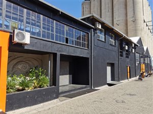 3585 m² Office Space in Newtown