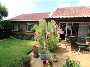 3 Bed Apartment in Woodmere
