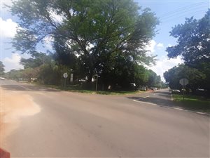 1000 m² Land available in Waverley