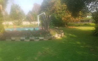 900 m² Land available in Fairland