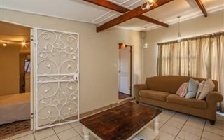 2 Bedroom Garden Cottage in Glenashley