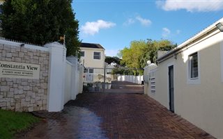 3 Bedroom Apartment in Wynberg