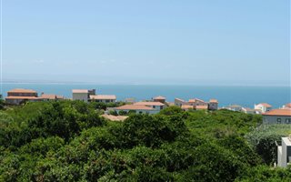 752 m² Land available in St Francis Bay