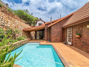 4 Bed House in Quellerina
