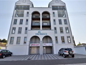 3 Bed Apartment in Strand North