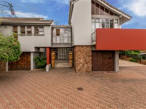 5 Bed House in Val de Grace