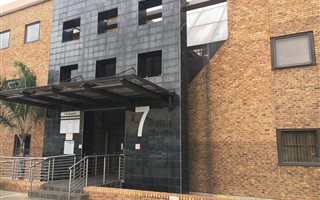 728 m² Commercial space in Parktown