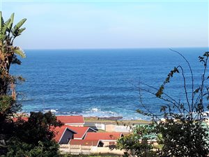 930 m² Land available in Uvongo