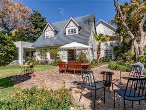 5 Bed House in Mill Hill