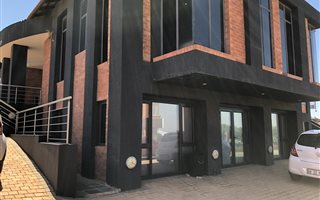 120 m² Commercial space in Irene