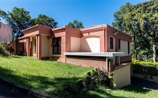 4 Bedroom Duplex in Dawncliffe