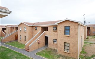 2 Bedroom Apartment in Gordons Bay Central