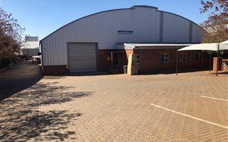 1646 m² Commercial space in Monavoni