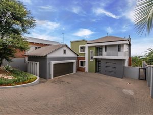 4 Bed House in Waterkloof Park