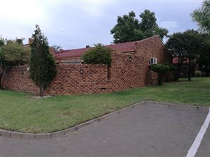 3 Bedroom Townhouse in Vanderbijlpark CE4