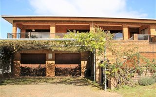 5 Bedroom House in Grabouw