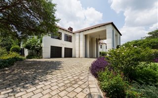 8 Bedroom House in Beaulieu